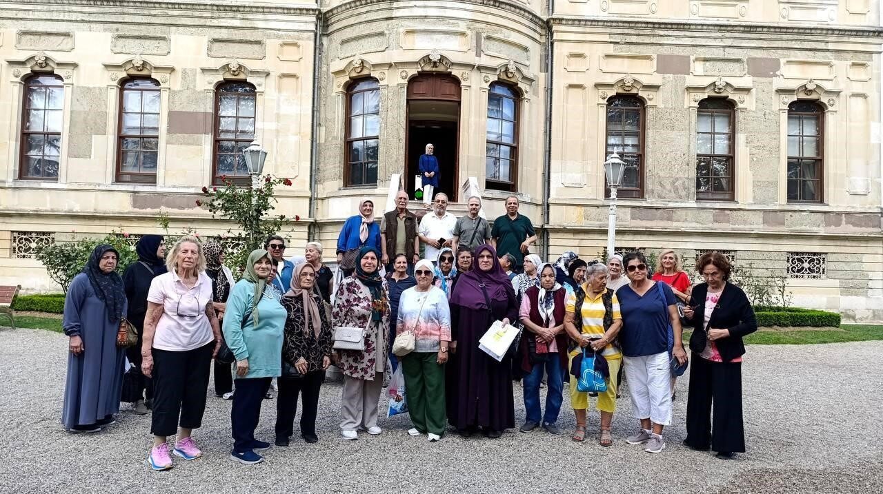 Fatih Belediyesi’nin FitFatih programı kapsamında düzenlenen “Kasırlar Gezisi”nde Yadigâr Kahvesi