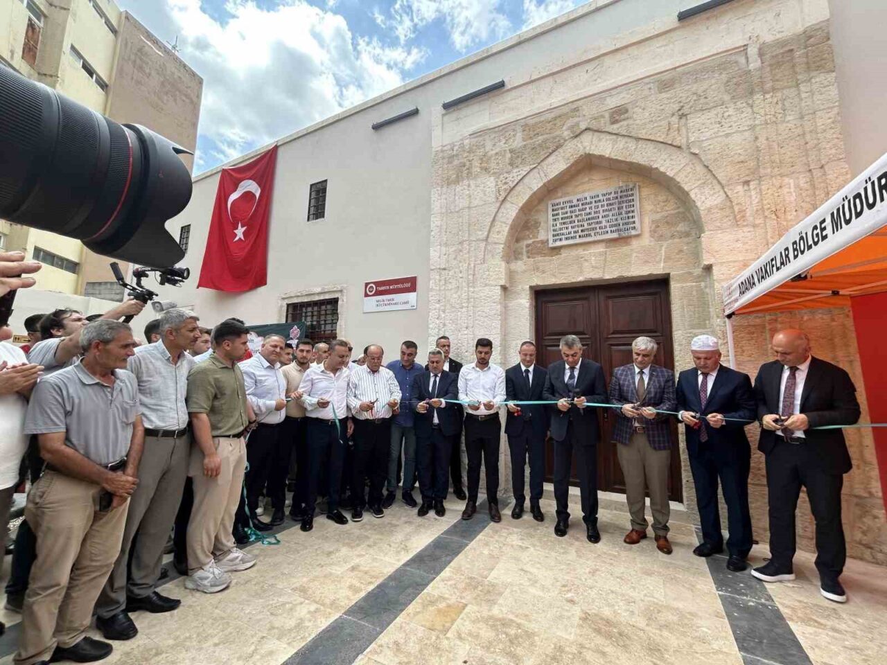 Mersin’in Tarsus ilçesinde bulunan tarihi Melik Tahir Camii, yaklaşık 4