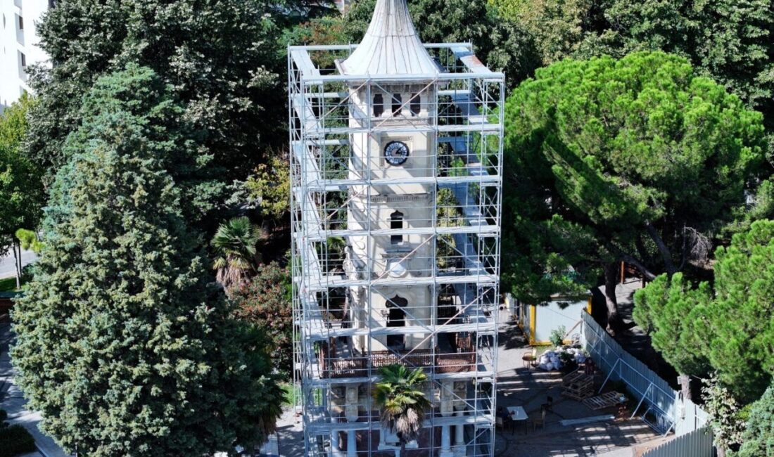 Kocaeli’nin İzmit ilçesindeki tarihi Saat Kulesi, aslına uygun olarak restore