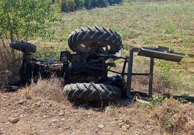Antalya’nın Serik ilçesinde meydana gelen trafik kazasında, tarlasına gitmek için