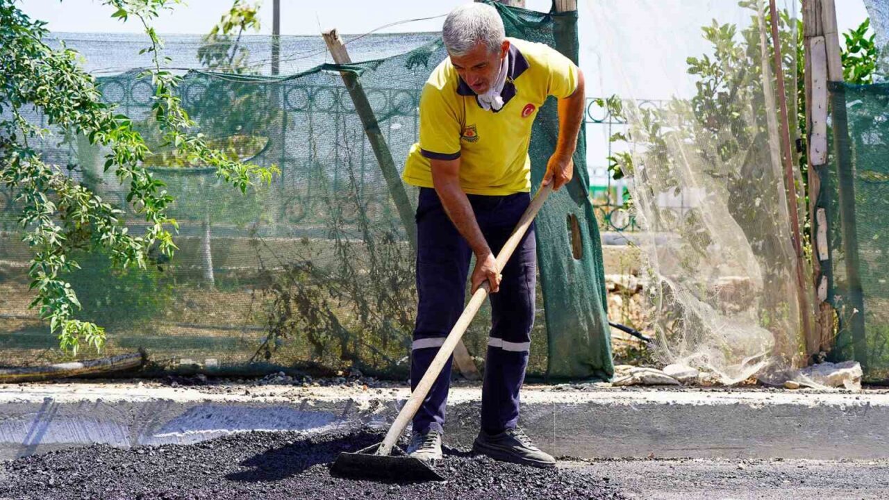 Mersin’in Tarsus Belediyesi, ulaşım konforunu artırmak amacıyla 9 mahallede sıcak