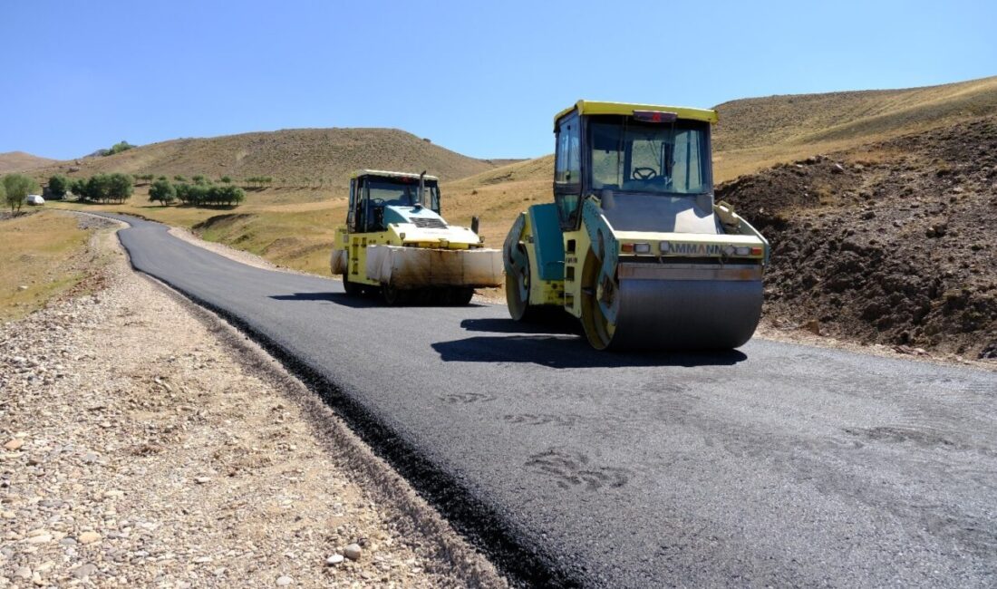 Ağrı’nın Taşlıçay ilçesine bağlı Yukarıesen-Aşağıesen köy yolunun 1,1 kilometrelik bölümünde