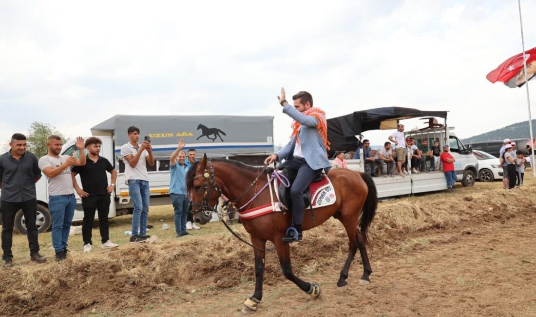 Tavas Belediyesi tarafından düzenlenen Kızılca Rahvan At Yarışları, görsel bir