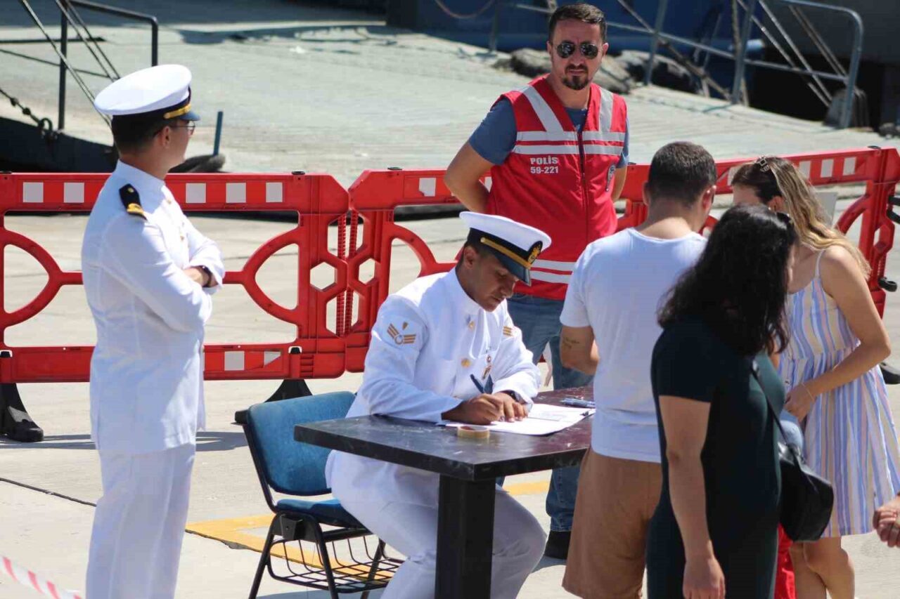 30 Ağustos Zafer Bayramı etkinlikleri kapsamında Deniz Kuvvetleri Komutanlığı’na bağlı