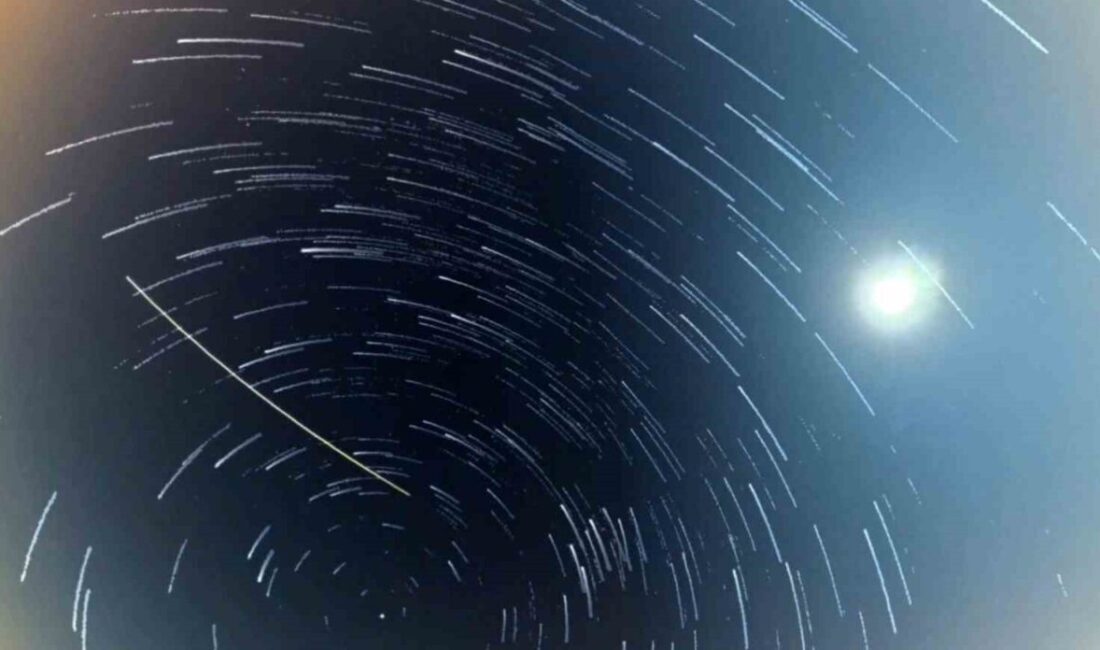 Tekirdağ’ın Marmaraereğlisi ilçesinde, Perseid meteor yağmuru gece gökyüzünde etkileyici bir
