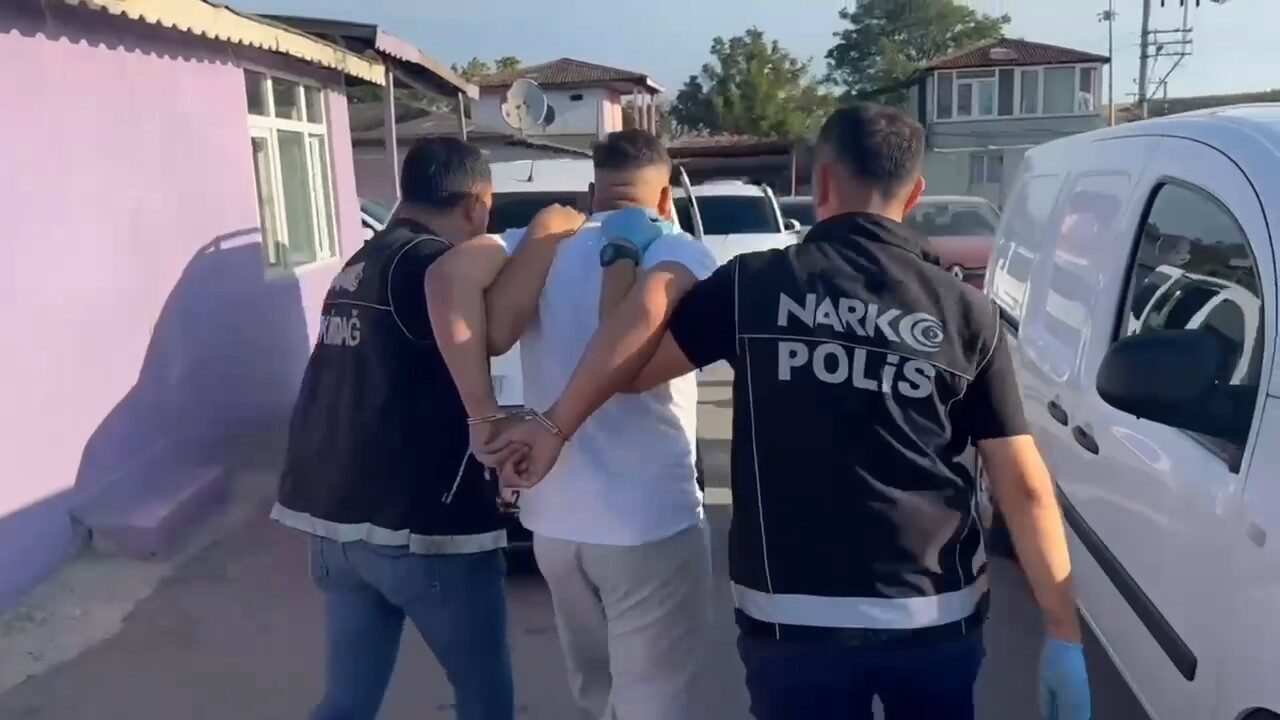 Tekirdağ’ın Çorlu ilçesinde bonzai kimyasalı emdirilmiş kağıtlarla hazırlanan uyuşturucu içeceği
