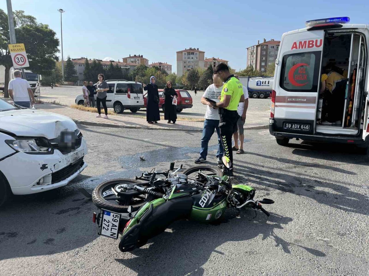 Tekirdağ Çorlu’da otomobil ile motosikletin karıştığı ve 1 kişinin yaralanmasıyla