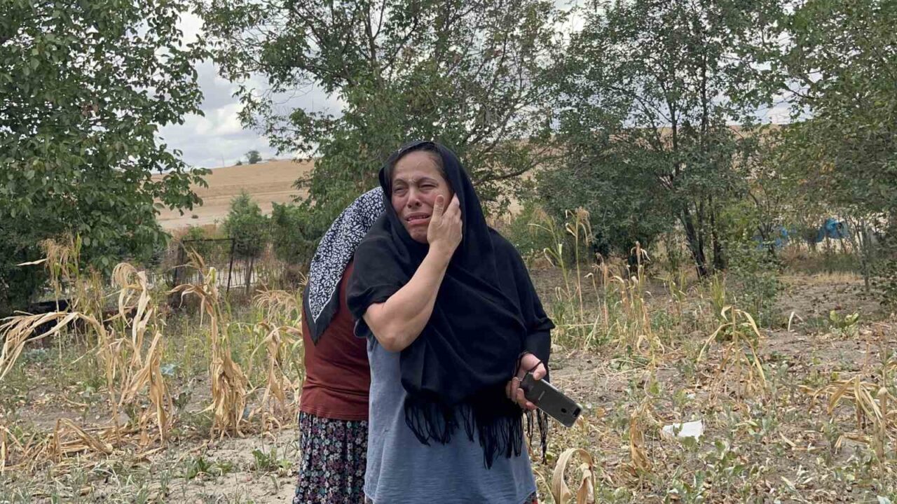 Tekirdağ’ın Çorlu ilçesinde bir apartmanın bitişiğindeki tahta barakada başlayan yangın,