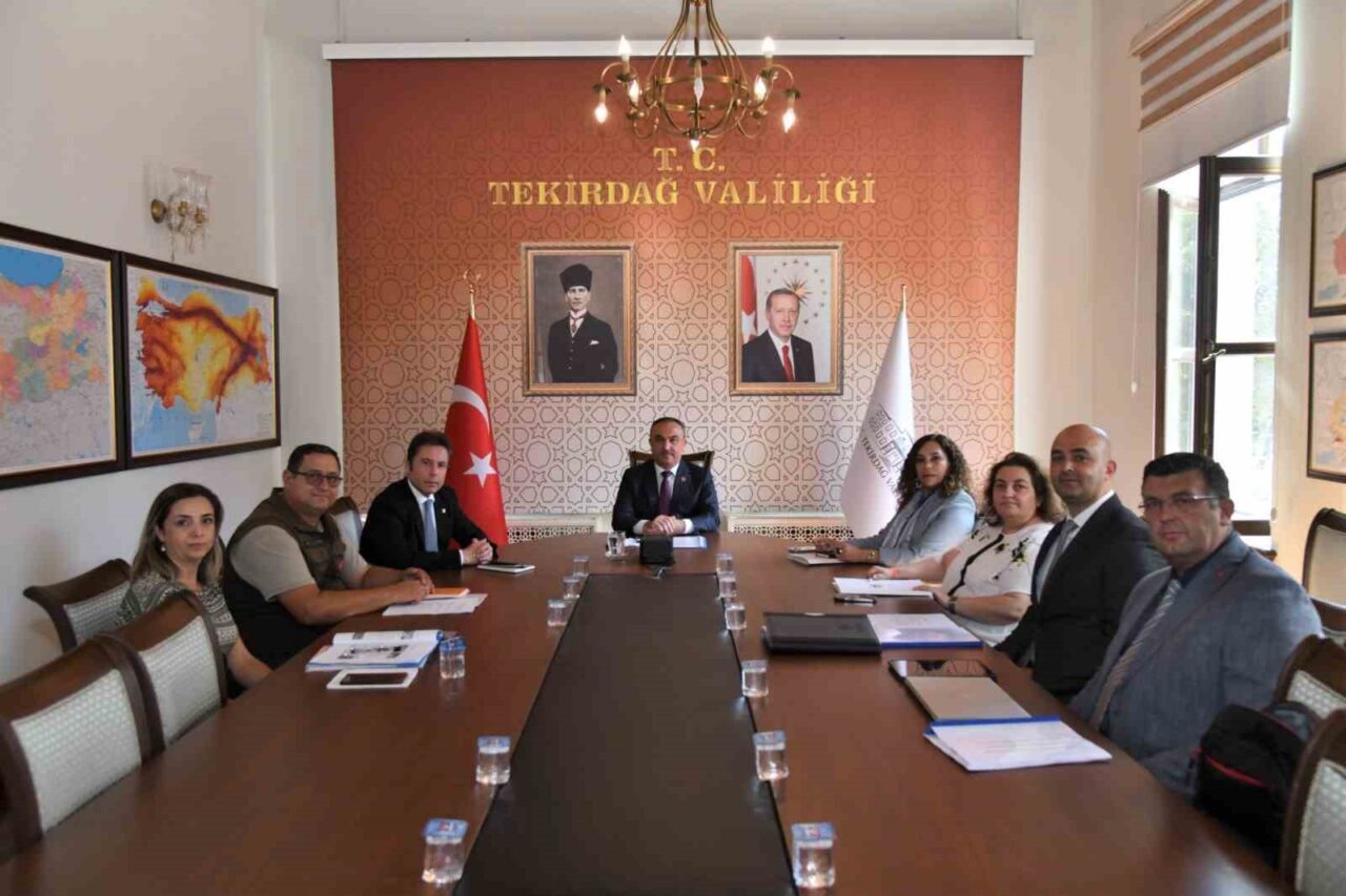 Tekirdağ’da düzenlenen toplantıda, sokak hayvanlarının mevcut durumu ve çözüm yolları