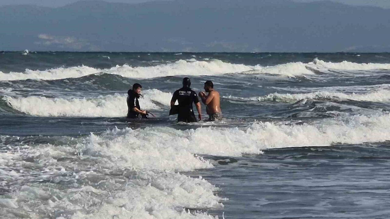 Tekirdağ’ın Süleymanpaşa ilçesine bağlı Kumbağ Mahallesi’nde Valiliğin fırtına nedeniyle getirdiği