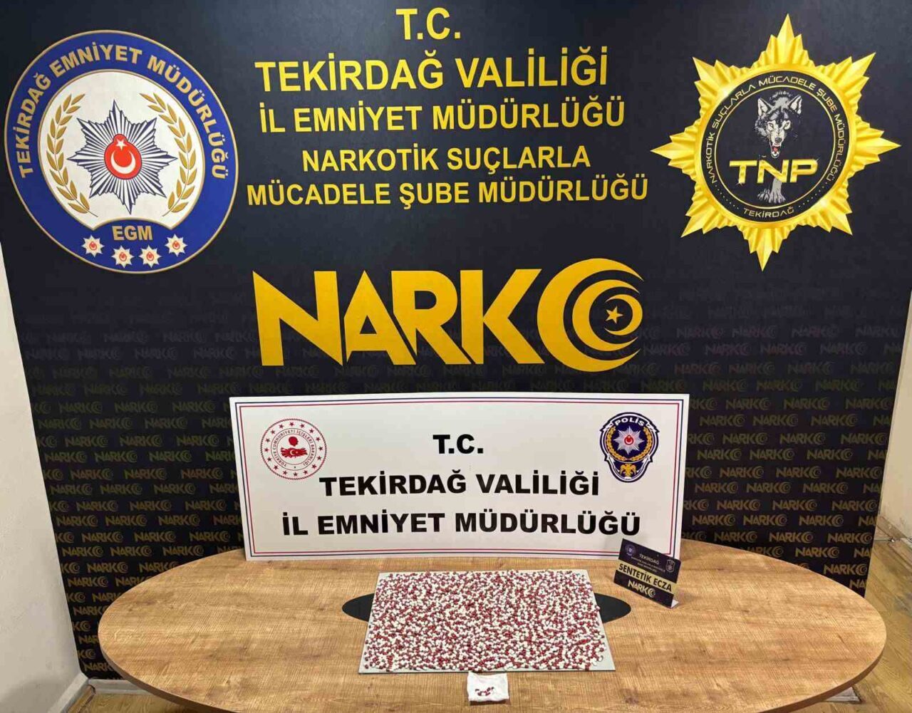 Tekirdağ’da polis ekiplerinin düzenlediği operasyonlarda yüklü miktarda uyuşturucu madde ele