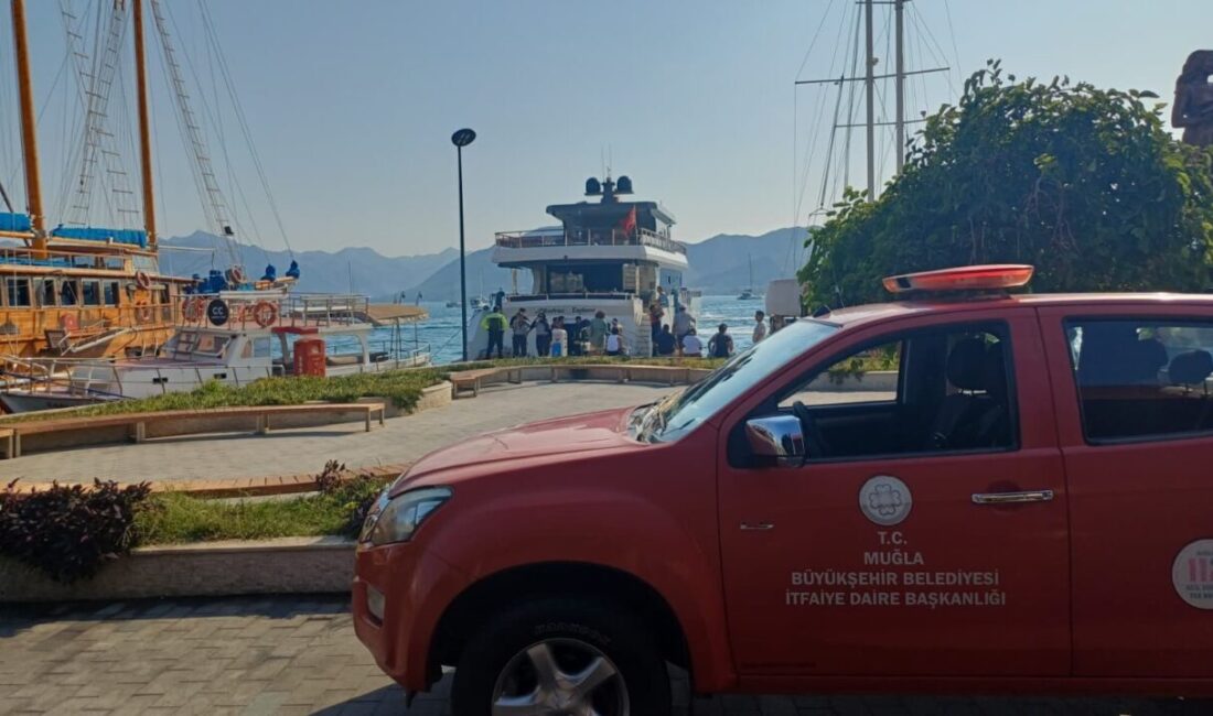 Muğla’nın Marmaris ilçesinde, belediye limanına bağlı bir teknede elektrik aksamından