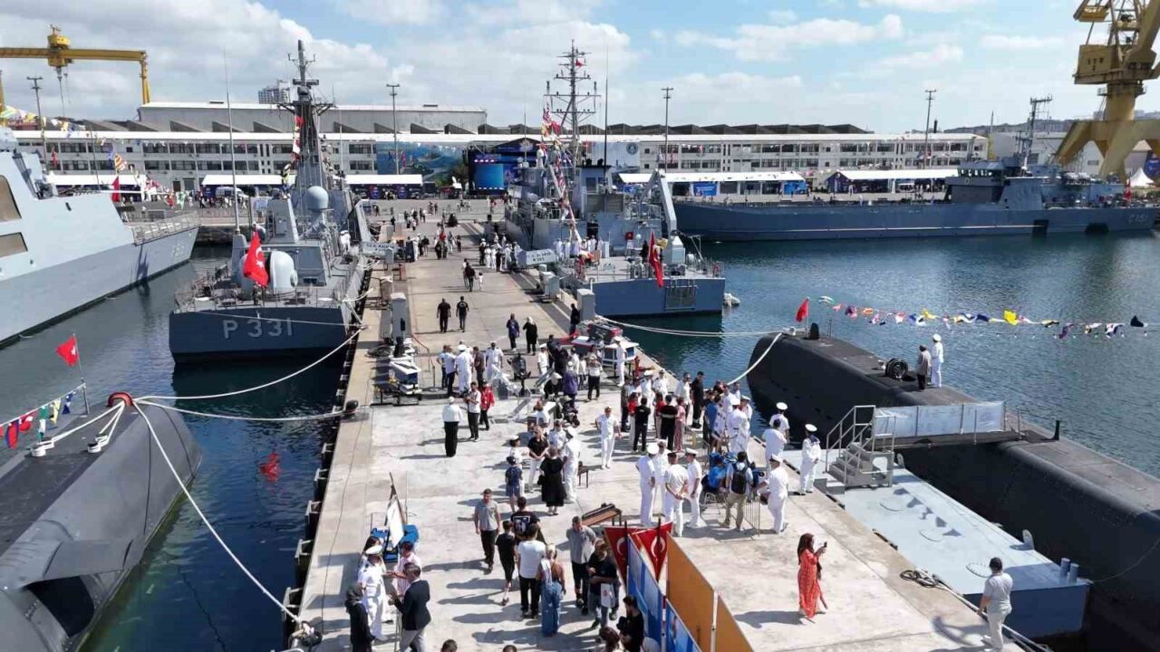 Vatandaşların yerli ve milli ürünleri yakından gördüğü TEKNOFEST Mavi Vatan