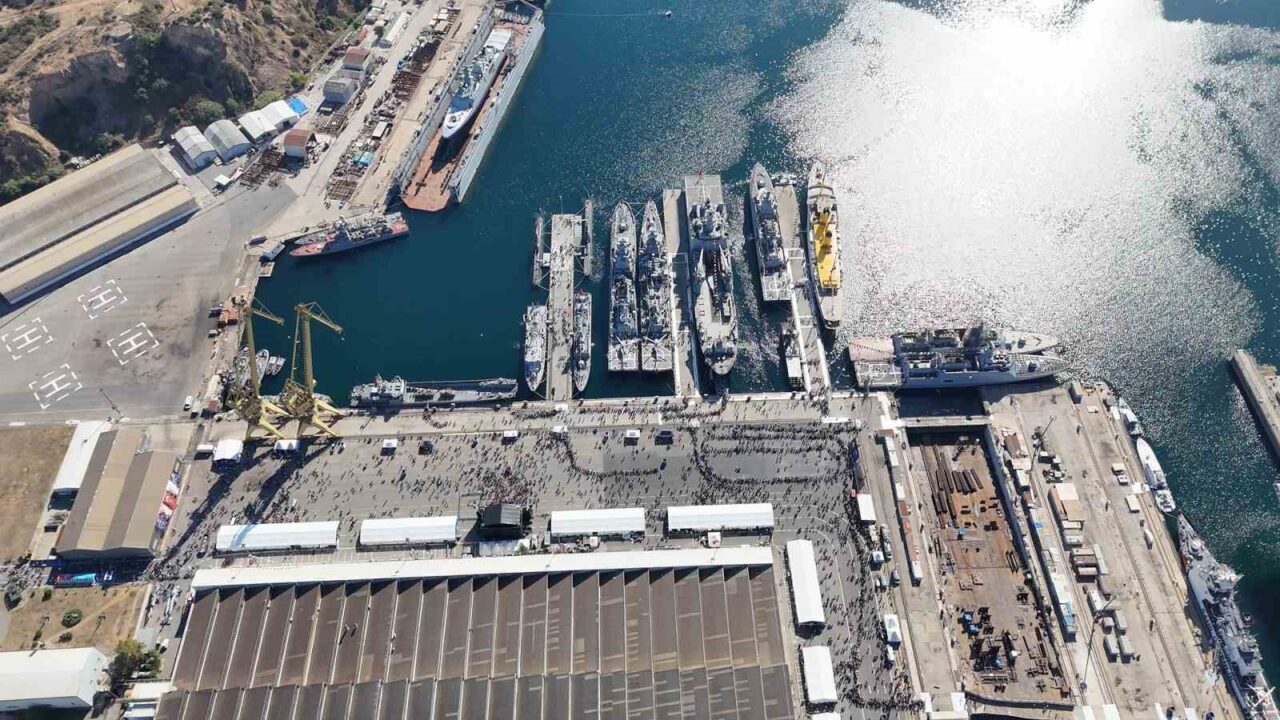 İstanbul Tersanesi Komutanlığı’nda devam eden TEKNOFEST Mavi Vatan’da sergilenen savaş