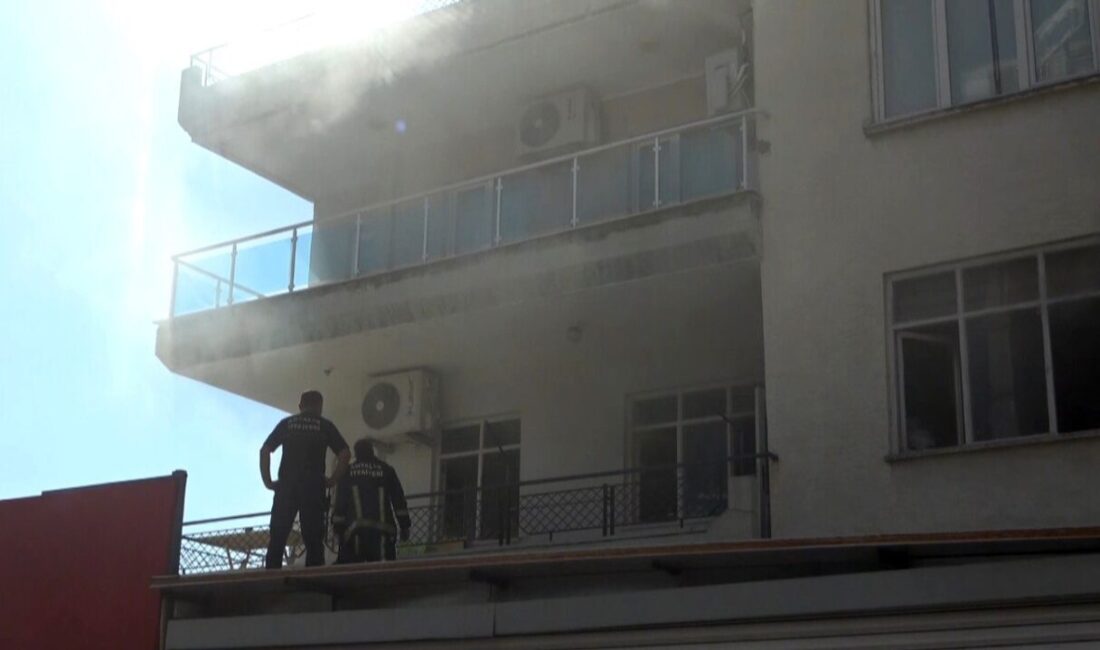 Antalya’nın Kepez ilçesinde bir tekstil atölyesinde çıkan yangın paniğe neden