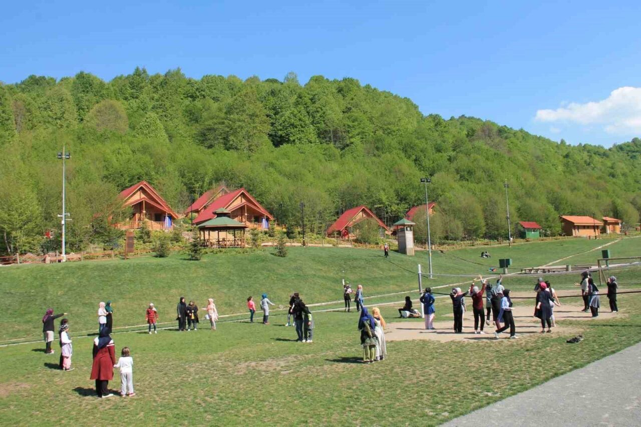 Kocaeli Büyükşehir Belediyesi’nin ödüllü projesi Kılavuz Gençlik, gençleri doğanın kalbinde