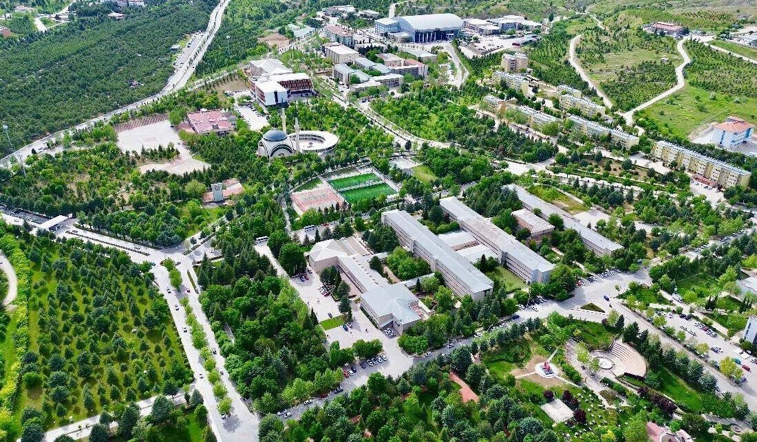 Elazığ Fırat Üniversitesinde Yükseköğretim Kurumları Sınav sonuçlarının açıklanmasının ardından Rektör