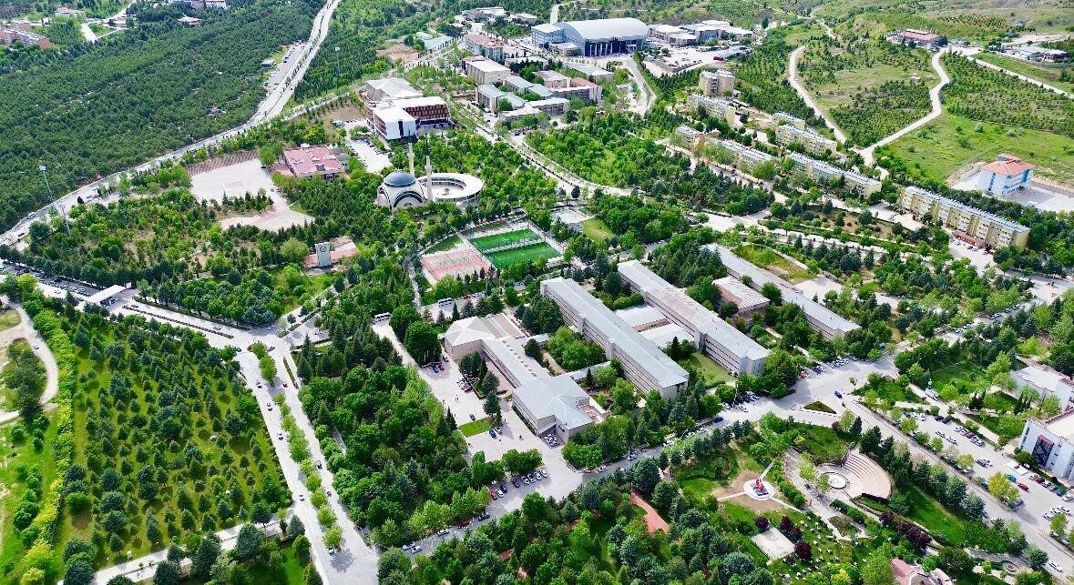 Elazığ Fırat Üniversitesinde Yükseköğretim Kurumları Sınav sonuçlarının açıklanmasının ardından Rektör