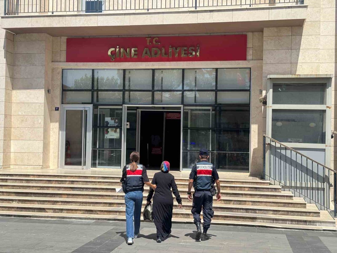 Aydın’ın Çine ilçesinde jandarma ekipleri tarafından yapılan operasyonda hakkında 6