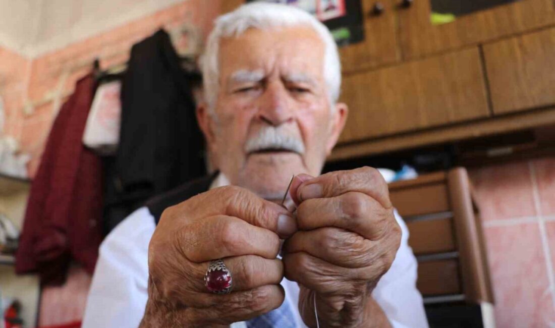 Sivas’ta yaşayan ve 13 yaşında başladığı terzilik mesleğini 80 yıldır