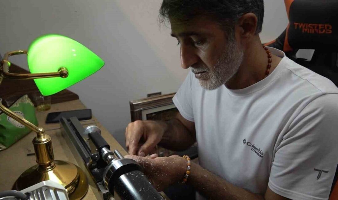 Osmanlı döneminin geleneksel sanatlarından biri olan tespih sanatı, Van’da yaşatılıyor.