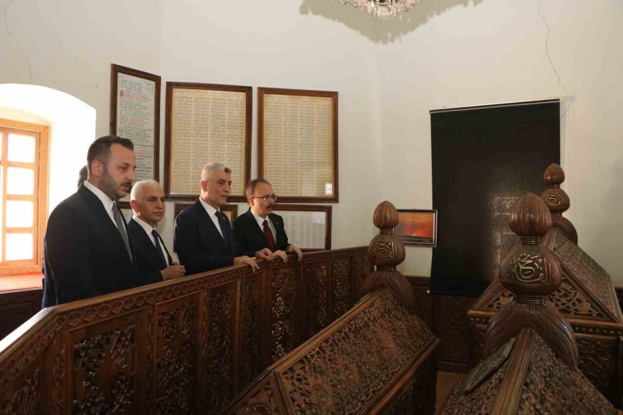 Ticaret Bakanı Ömer Bolat, Siirt programı kapsamında İsmail Fakirullah Hazretleri