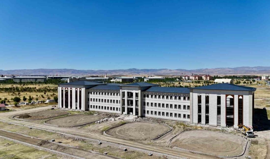 Ağrı İbrahim Çeçen Üniversitesi’nde yapımı süren Tıp Fakültesi binası açılışa