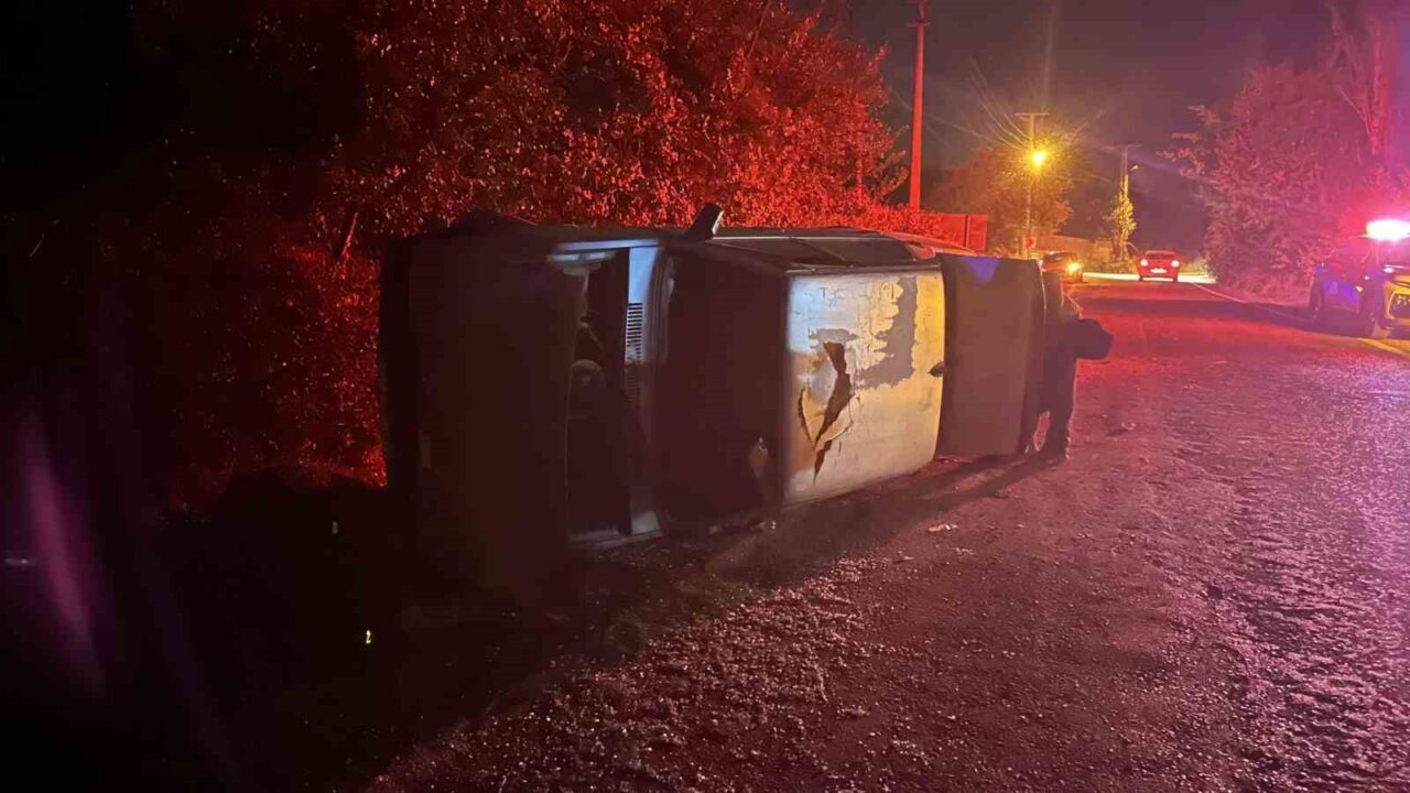 Kastamonu’nun Tosya ilçesinde bir otomobil devrildi. Kazada yaralanan olmazken, sürücünün