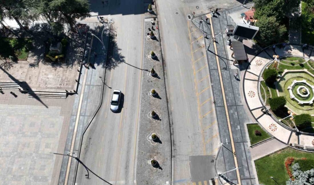 Tokat Belediyesi, Cumhuriyet Meydanı’nda estetik ve dayanıklılığı ön planda tutan