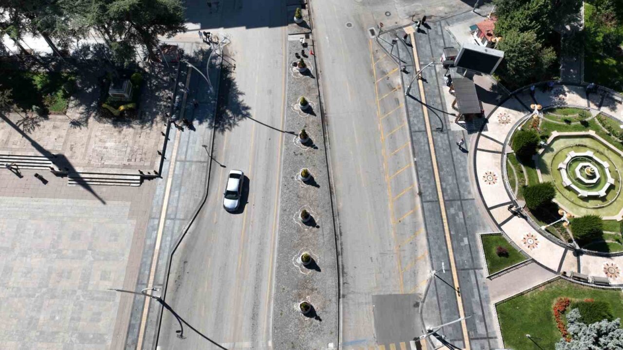 Tokat Belediyesi, Cumhuriyet Meydanı’nda estetik ve dayanıklılığı ön planda tutan