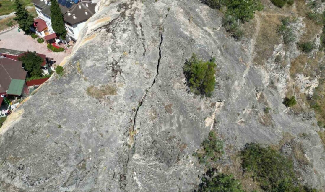 1939 Erzincan depreminin Tokat’ın Reşadiye ilçesindeki kayaya bıraktığı derin yarık