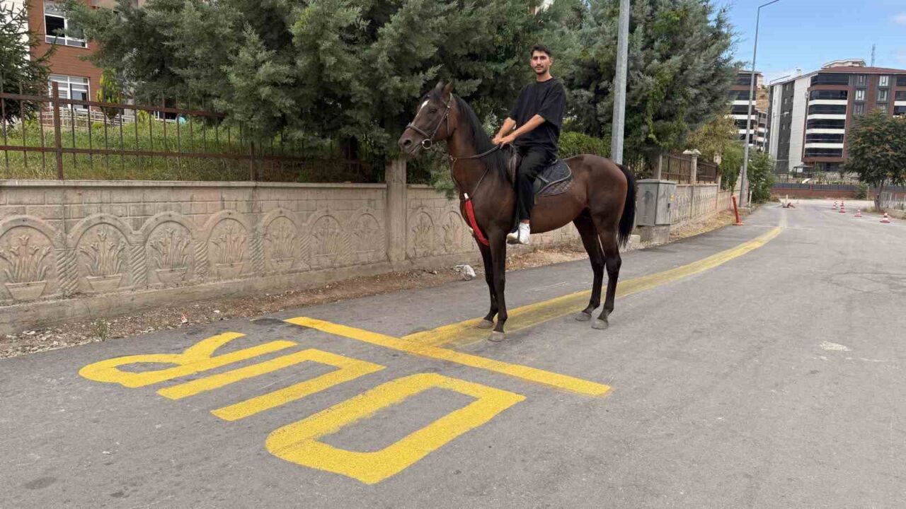 Tokat’ta motosiklet ehliyeti sınavında elenen genç heyecanını yenmek için parkuru