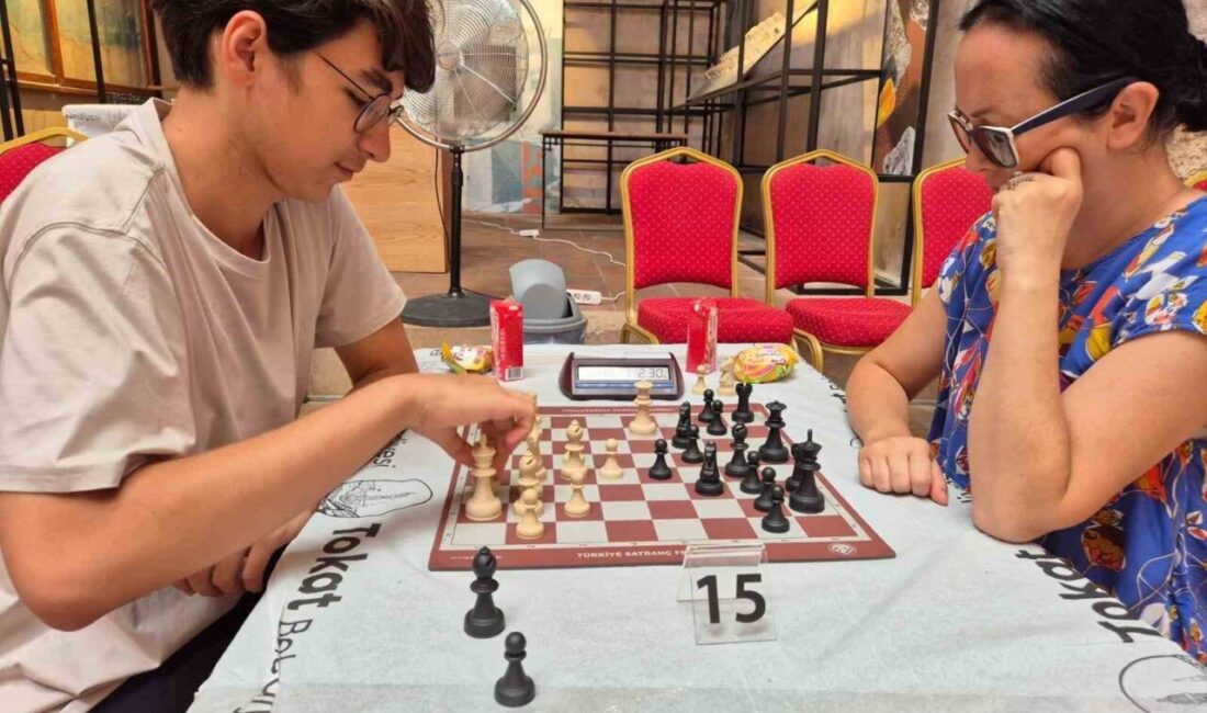 Tokat’ta düzenlenen Yıldırım Satranç İl Birinciliği’nde genç sporcular 2 gün