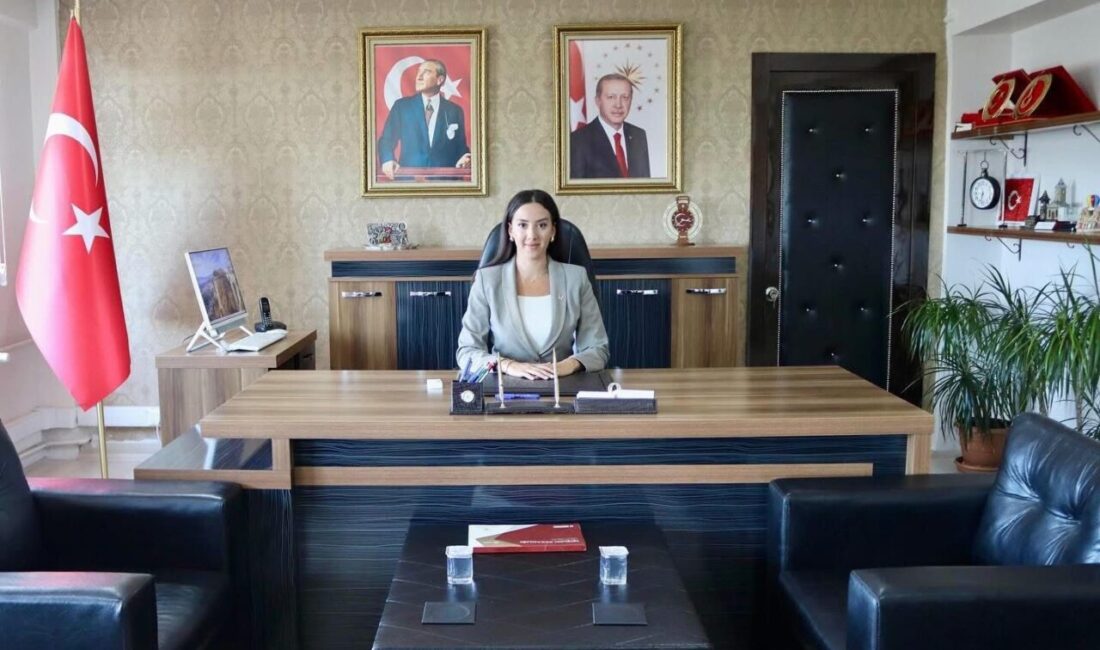 Tomarza Kaymakamı olarak atanan Mine Kurt görevine başladı. Daha önce