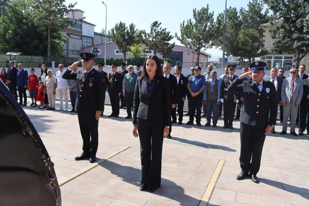 Tomarza’da 30 Ağustos Zafer Bayramı’nın 103. yıl dönümü dolayısıyla resmi