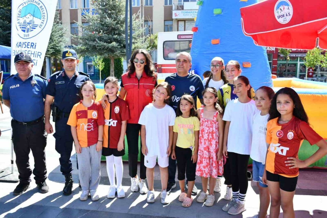 Tomarza Kaymakamlığı ve Tomarza Belediyesi tarafından ‘Bağımlılıkla Mücadele Yürüyüşü’ gerçekleştirildi.