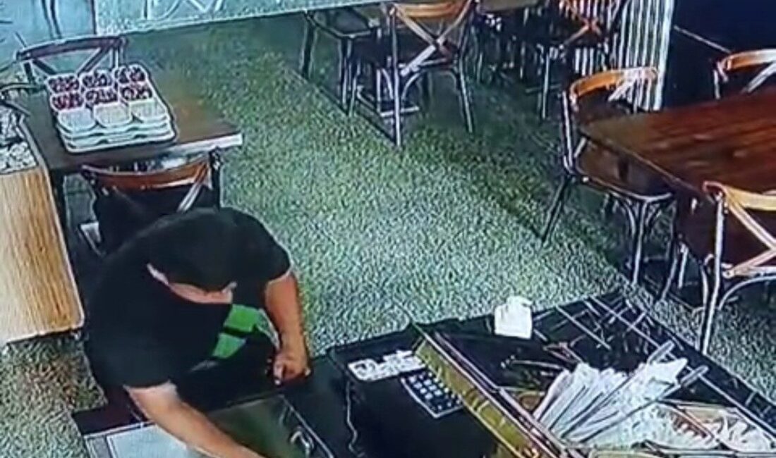 İstanbul Fatih’te bir şüpheli, restorana topallayarak girip içinde bin dolar