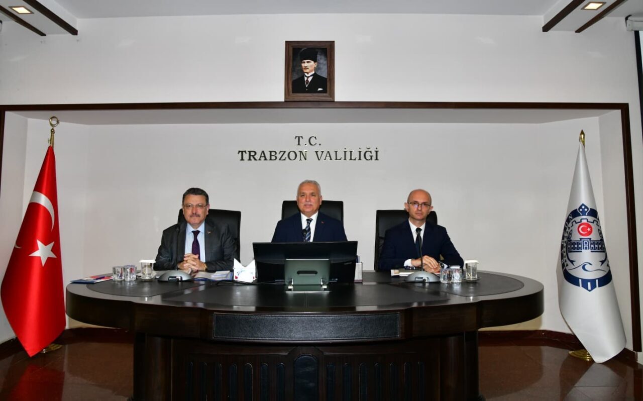 Trabzon’da Ortahisar ilçesindeki Büyükşehir Belediyesi’ne ait olan köpek barınağının dışında