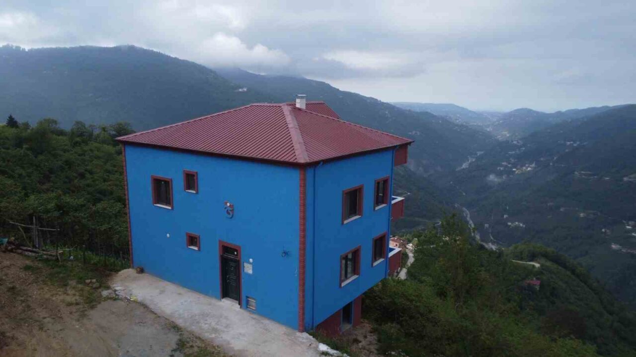 Bosna Hersek’te yaşayan bir Trabzonspor taraftarı, hayalini gerçekleştirerek Trabzon’un Araklı