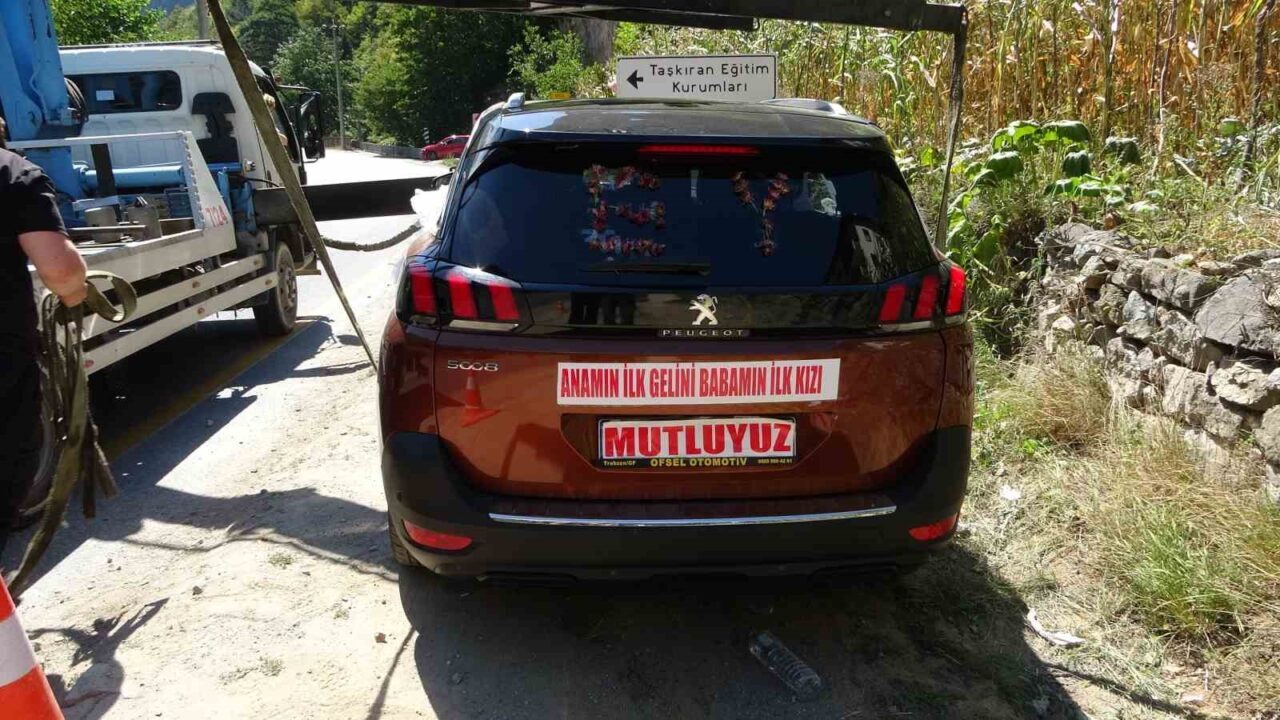 Trabzon’un Çaykara ilçesinde düzenlenen bir düğün merasiminde, gelin alma sırasında