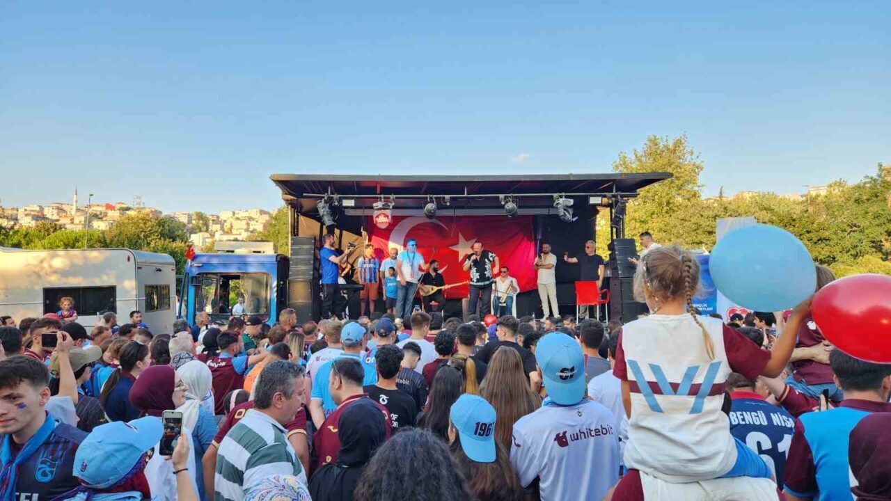 Trabzonspor Kulübü ve Gurbetçi Gençler tarafından İstanbul’da düzenlenen etkinlikle, bordo-mavili