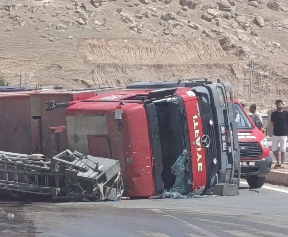 Şırnak’ın Cizre ilçesinde yangın ihbarına giderken yolda trafik kazası geçiren