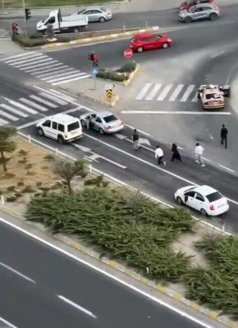 Nevşehir’de düğün konvoyunda bulunan sürücüler ile diğer sürücüler arasında yol