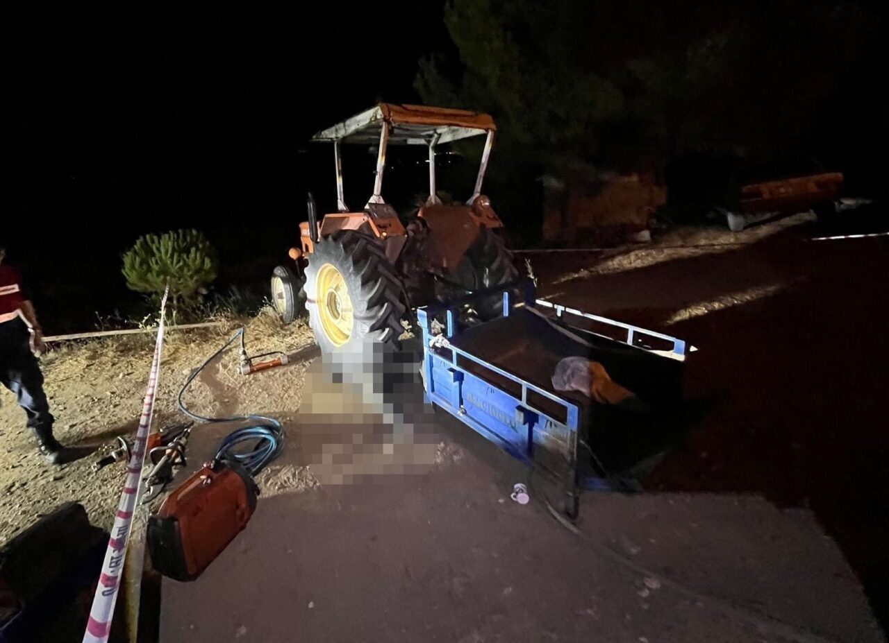Manisa’nın Gördes ilçesine bağlı Kürekçi Mahallesi’nde el freni boşalan traktörünün