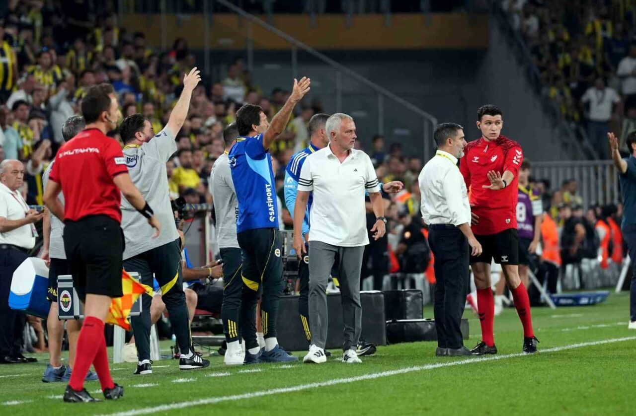 Trendyol Süper Lig’in 3. haftasında Fenerbahçe, evinde karşılaştığı Kocaelispor’u 3-1