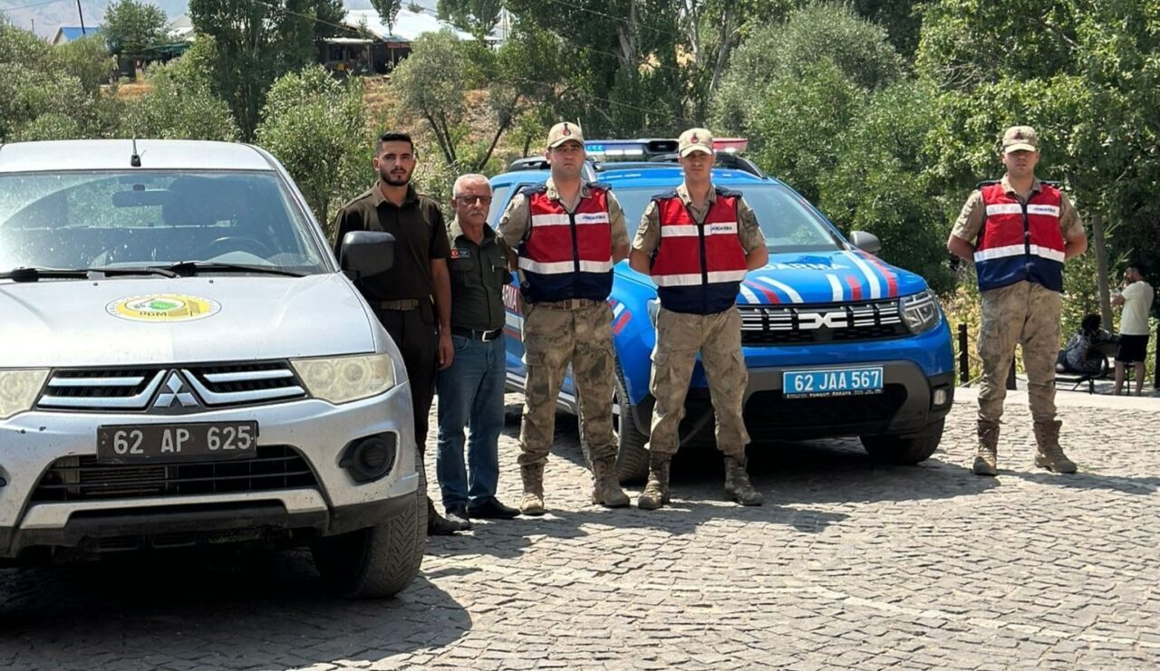Tunceli’nin Ovacık ilçesinde jandarma ekipleri orman yangınlarının yaşanmaması için devriye