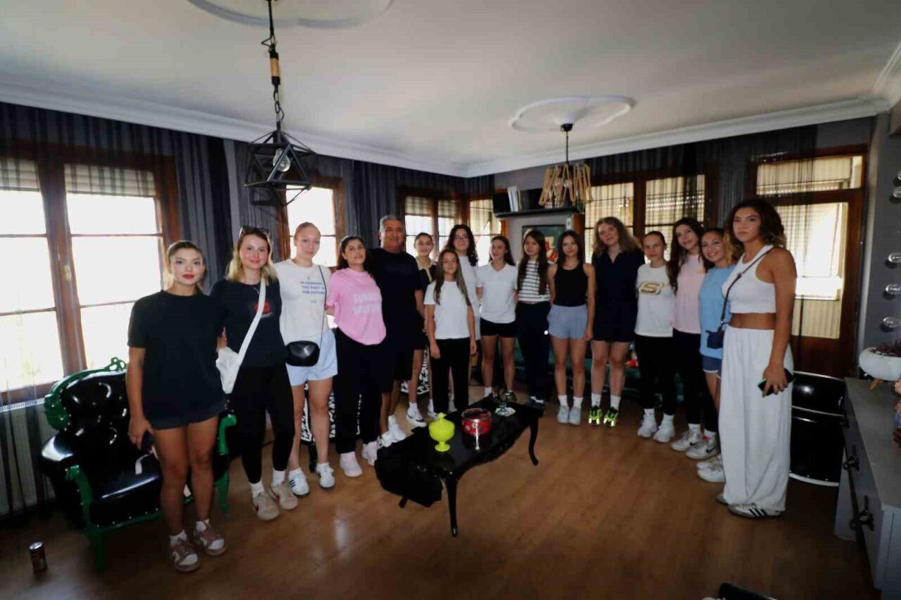 Turgutlu Belediyesi Kadın Voleybol Takımı, 2025-2026 sezonu öncesinde diyetisyen kontrolünden