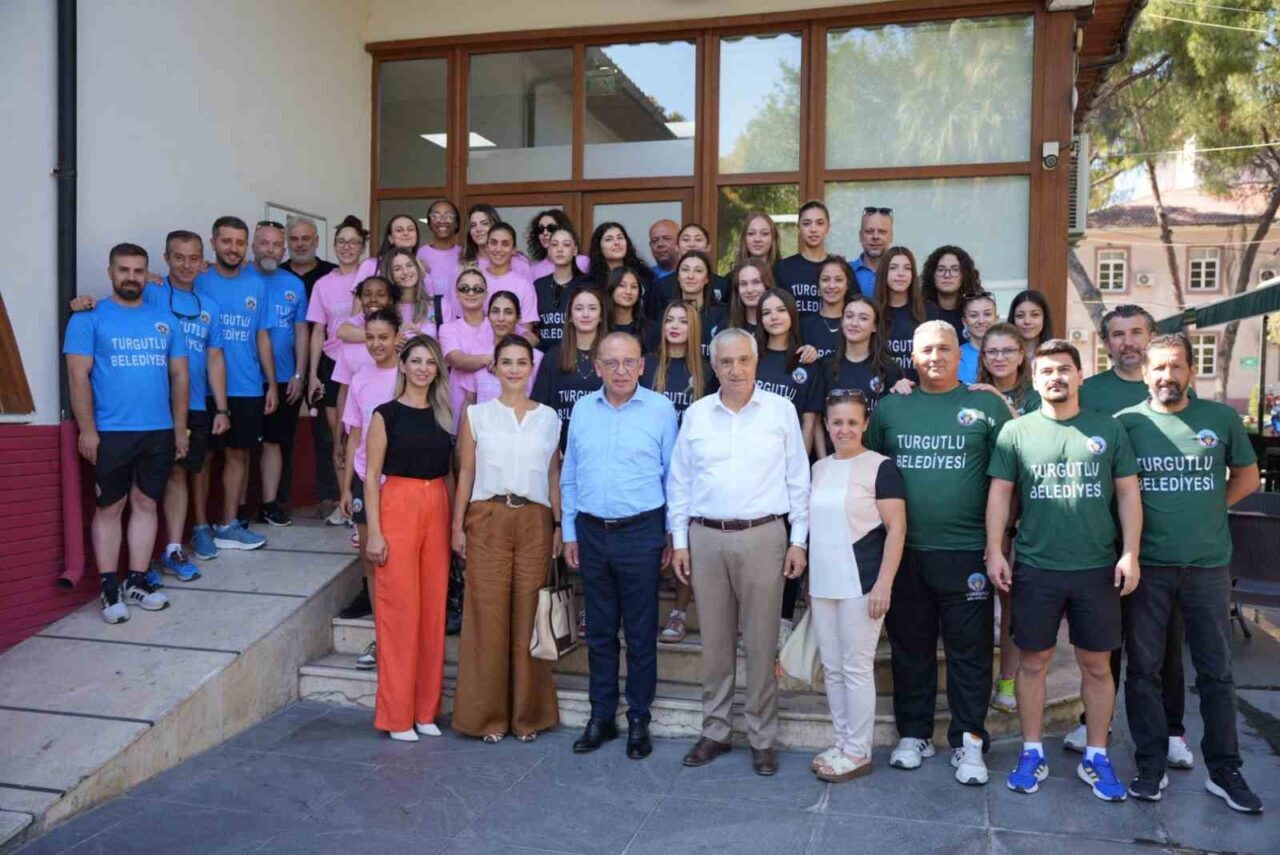 Turgutlu Belediye Başkanı Çetin Akın, Turgutlu Belediyespor Başkanı Hüseyin Maliz