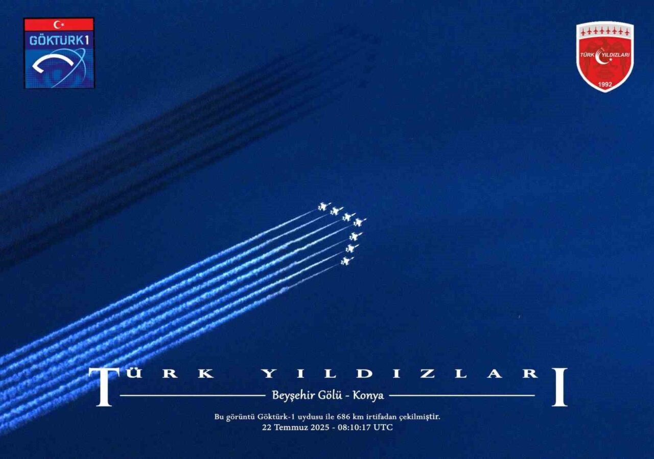 Türk Yıldızları’nın Beyşehir Gölü üzerinde 100 metre irtifada yaptığı uçuş