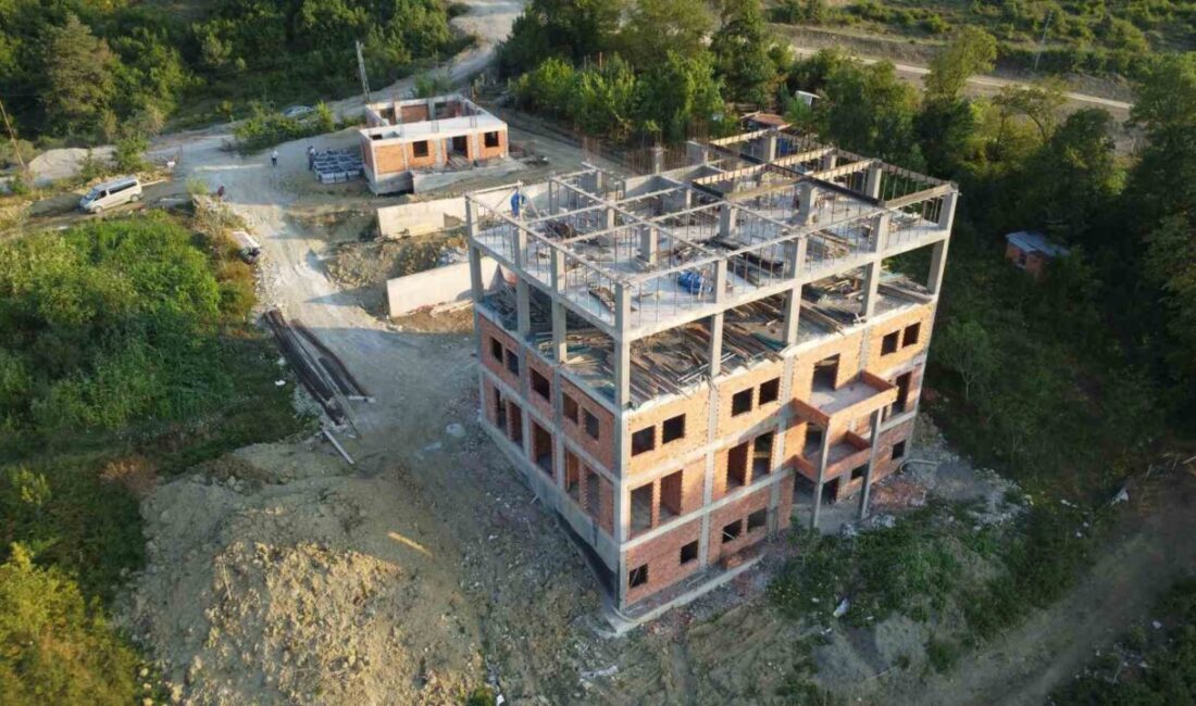 Sinop’un Türkeli ilçesinde Tümerkan Mahallesi Topyeri mevkiinde yapımı süren Cami